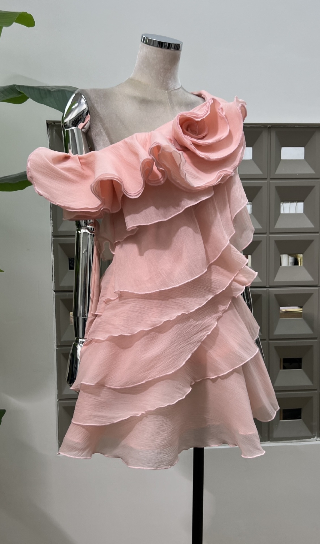 00d233ac317e8ec4d22d6d3f41d6a3cb.jpg Fashionslee Women Erin Flower Ruffle Mini Dress