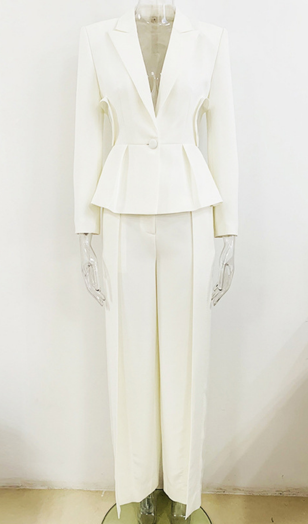 01658228d637c34201d8fc261b396add.jpg Fashionslee Women Heart Cutout Blazer & Pants