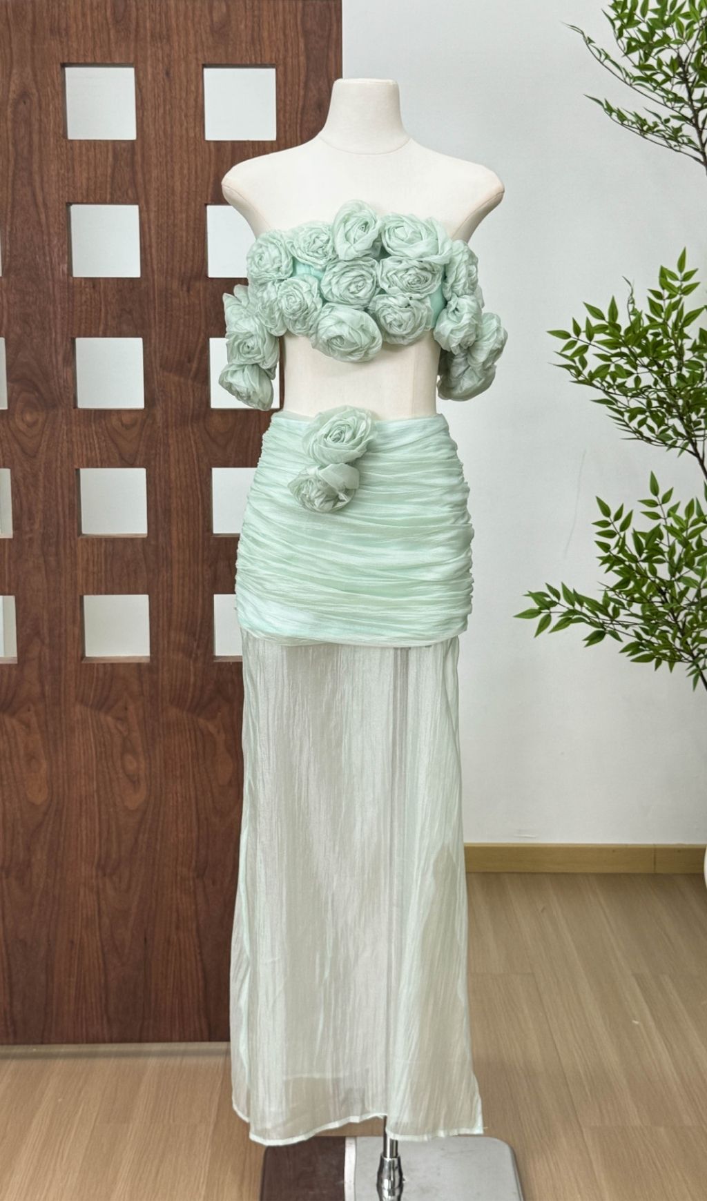 027d9e0e001c23f4fd1a5a3e10a6a96e.jpg Fashionslee Women Kella Flower Two-Piece Set
