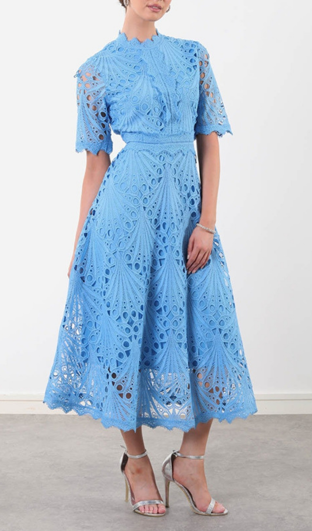 04c5da23d530e60f7d78ece00f395f6a.jpg Fashionslee Women Emirhan Embroidery Midi Dress