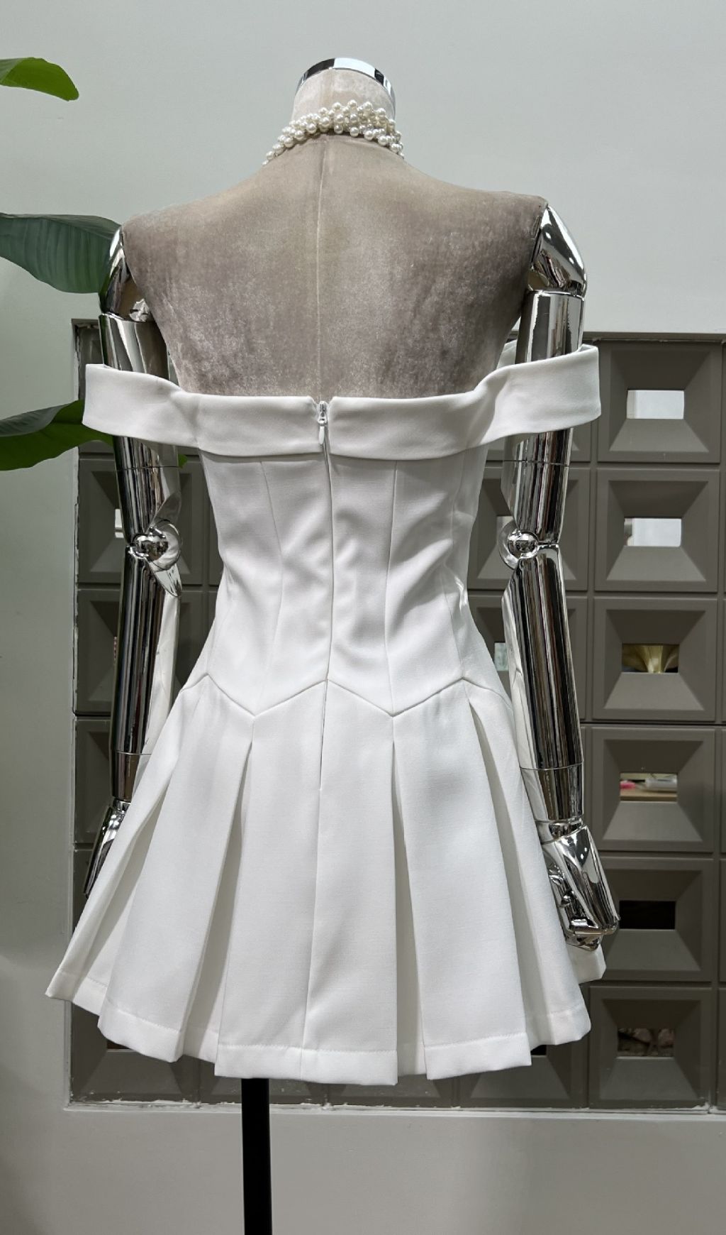 0550488b73645870af4444fcdc14ae7a.jpg Fashionslee Women Gertie White Off-Shoulder Flower Mini Dress