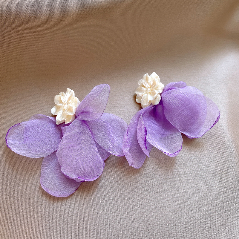0558cc71cde59c4c26bfd2cbea7d3a55.jpg Fashionslee Women Dreama Flower Earrings