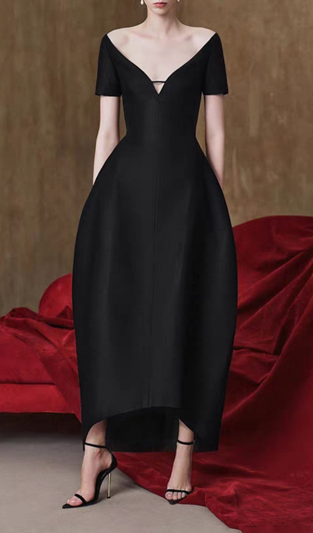 Fashionslee Women Kiojah Black V-Neck Maxi Dress