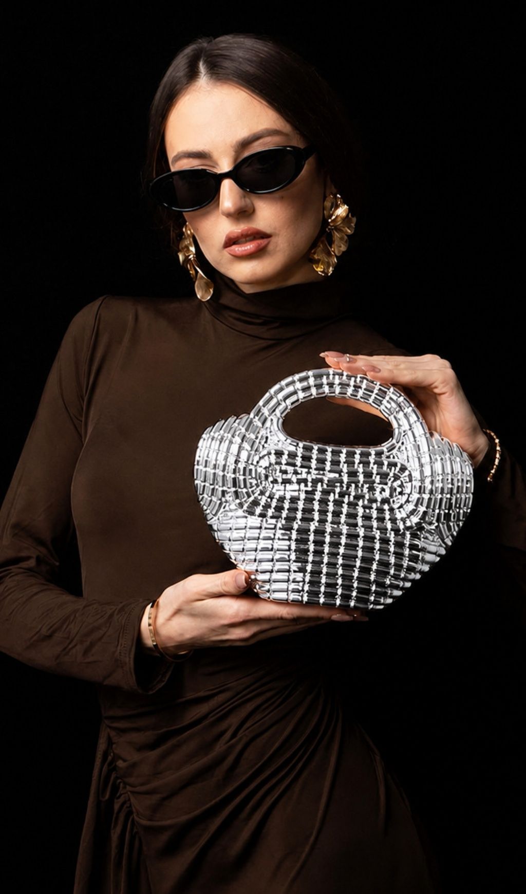0bc8507fee433fdbb856e6753e8e0818.jpg Fashionslee Women Raxelyn Silver Sculpted Grid Bag
