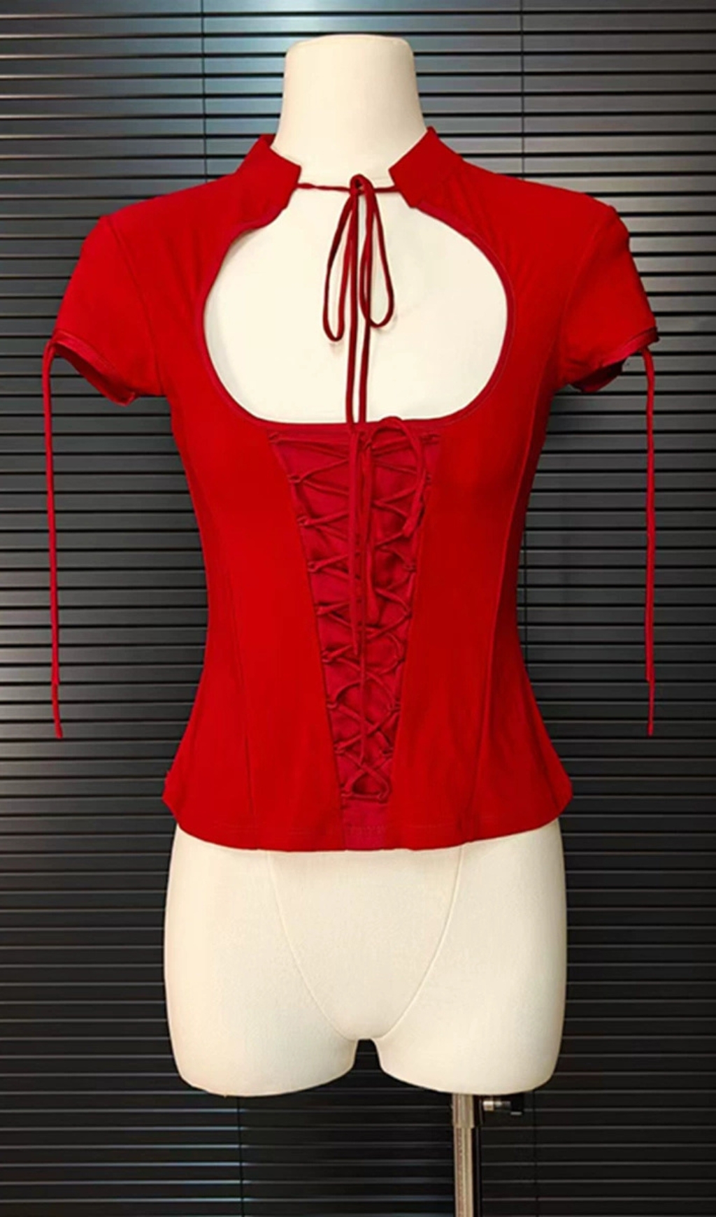 0ce13c5c1e3302c8332d2c05a967f744.jpg Fashionslee Women Evadne Red U Shaped Collar Top