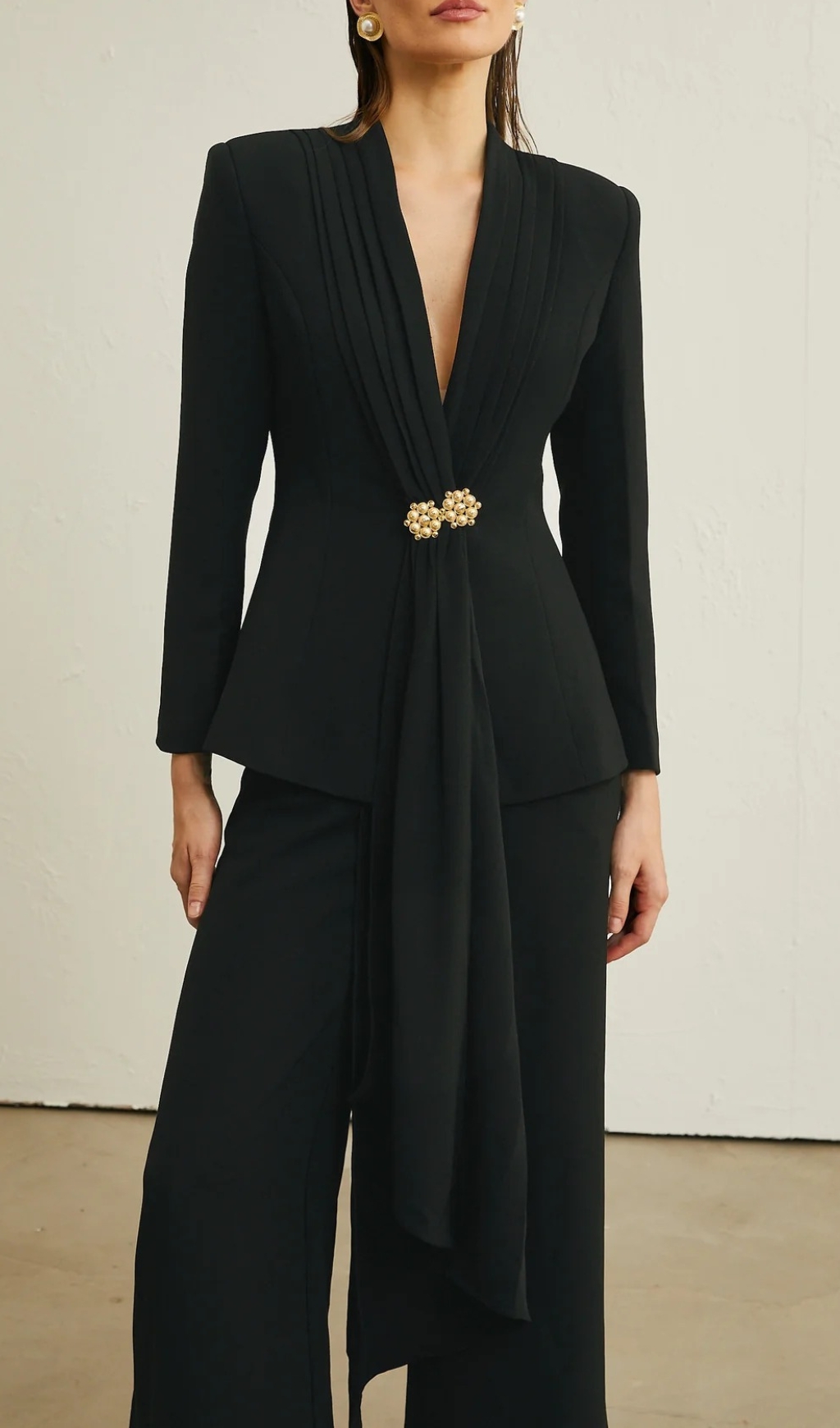 1118219d14de1e0d88f56bb588b5c7a6.jpg Fashionslee Women Bente Black Pleated Jacket & Trousers Set