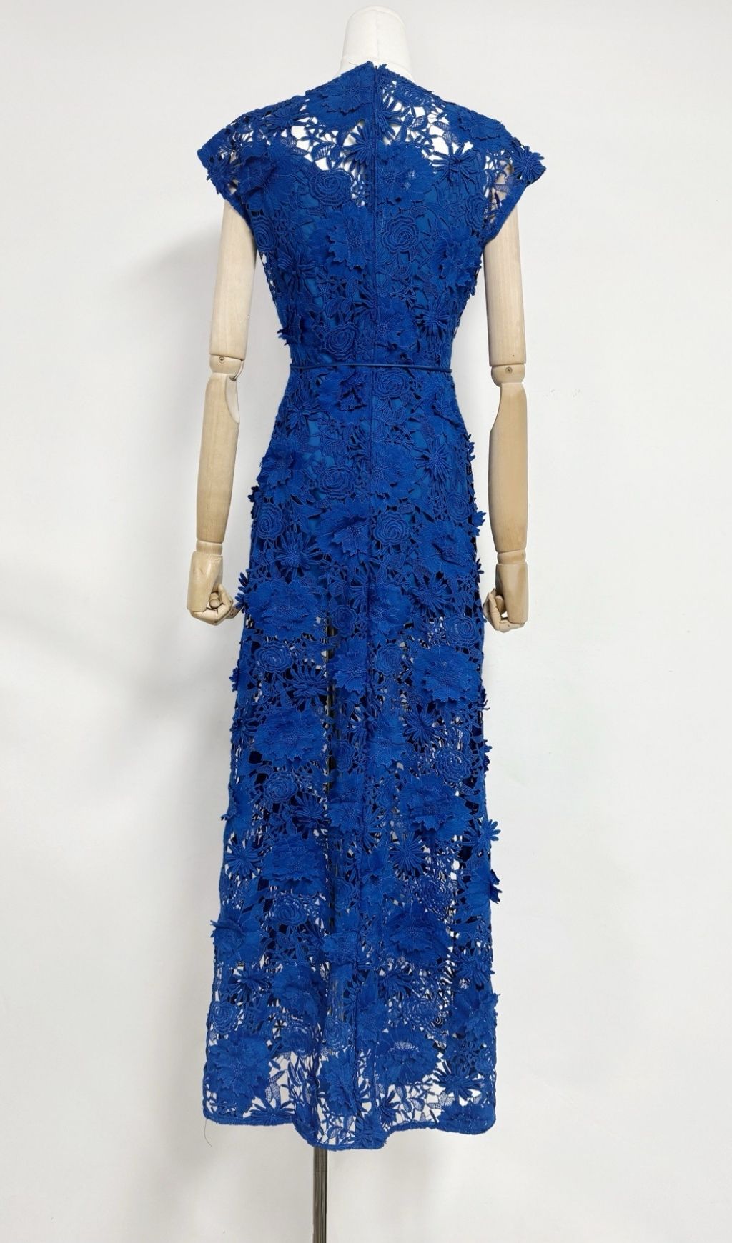 11a2b40f576eab1b0c5b8a97c4ad791b.jpg Fashionslee Women Kiera Blue 3D Flower Lace Maxi Dress