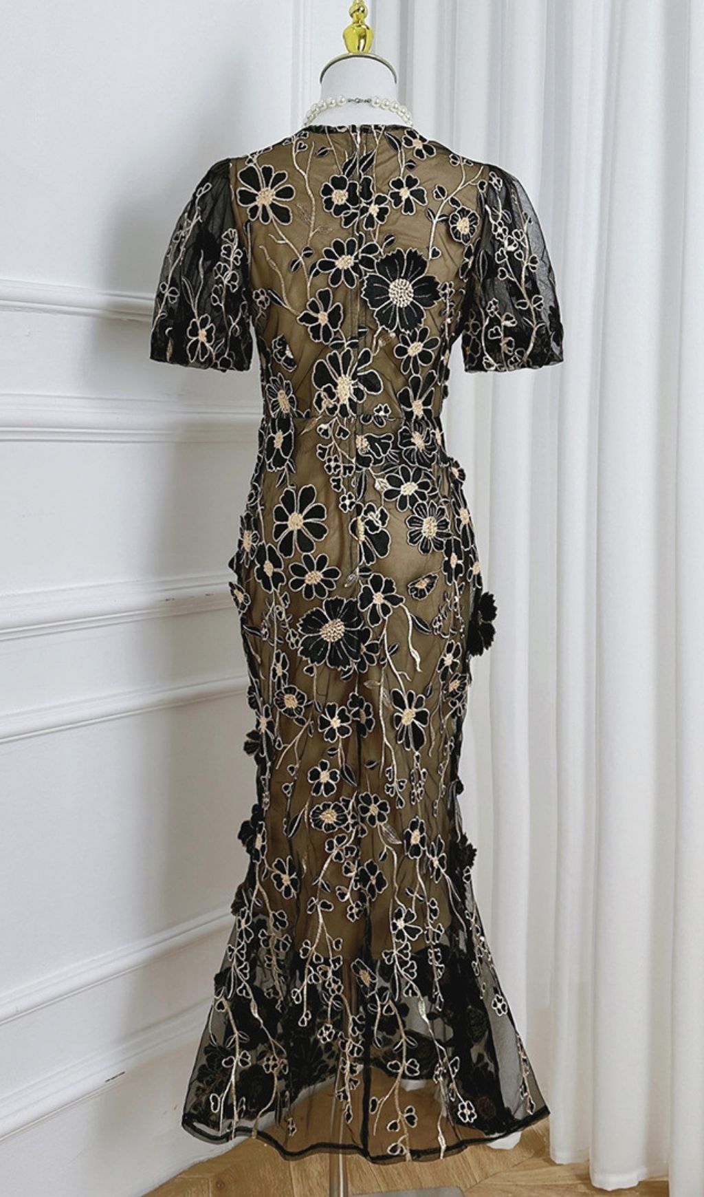 125f2e11f6f373e35778d713ce221d77.jpg Fashionslee Women Kura Puff Sleeve Flower Embroidery Midi Dress