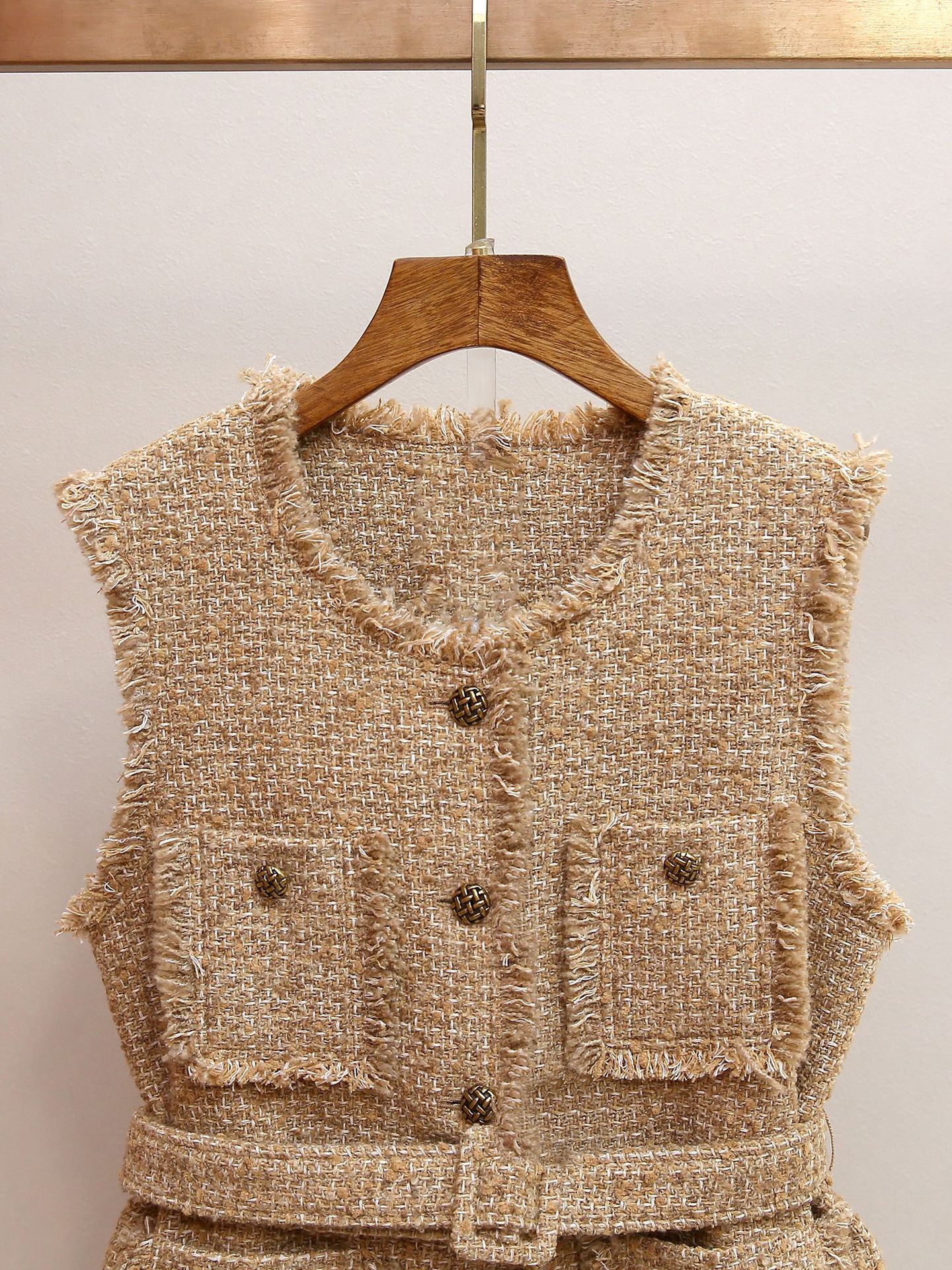 CHIC IARA VEST WITH BELT – MUST-HAVE - OWNCI CHIC IARA VEST WITH BELT – MUST-HAVE - OWNCI