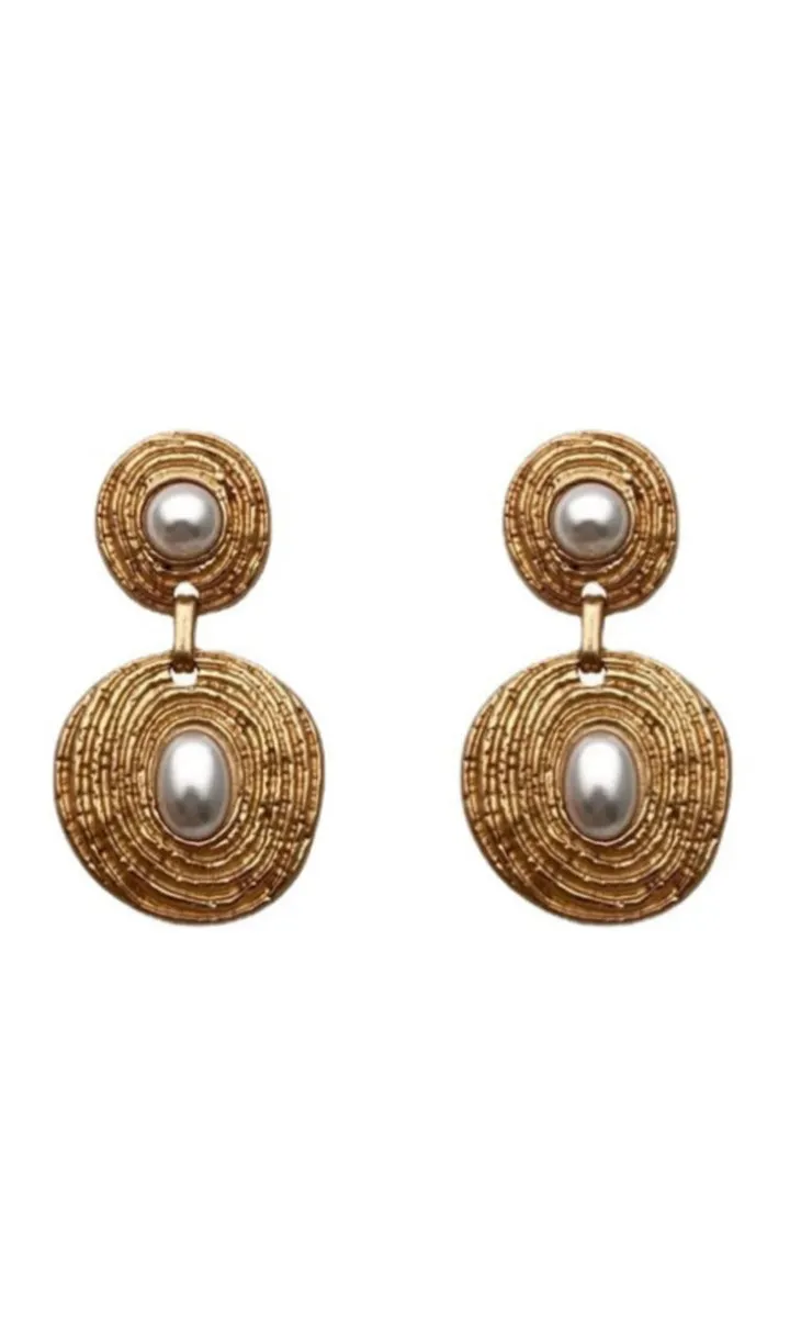 VIRAL SPIRAL PEARL HOOP EARRINGS