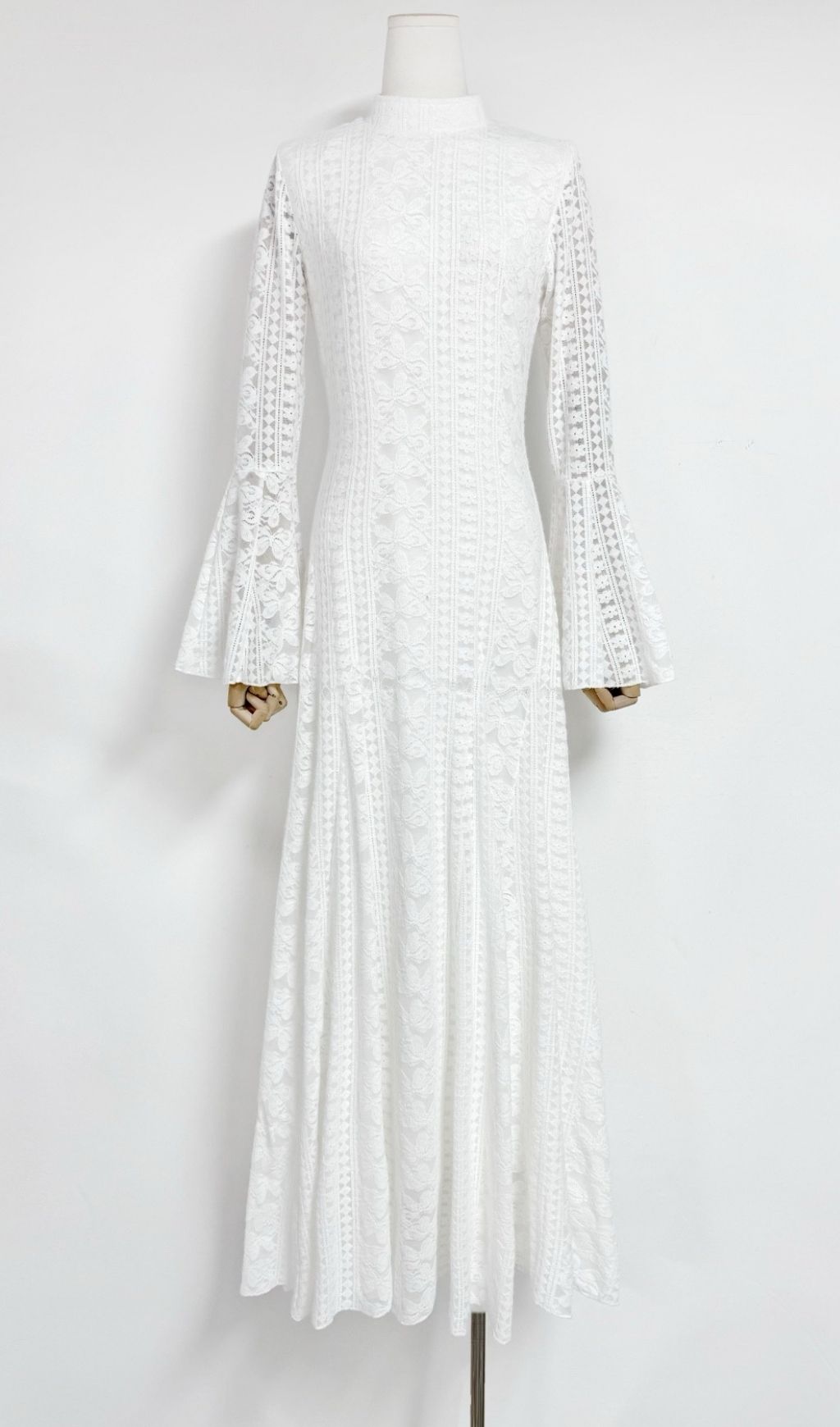 14db14b5c9279552bfa93de4f803792a.jpg Fashionslee Women Kieu White Flared Sleeve Maxi Dress