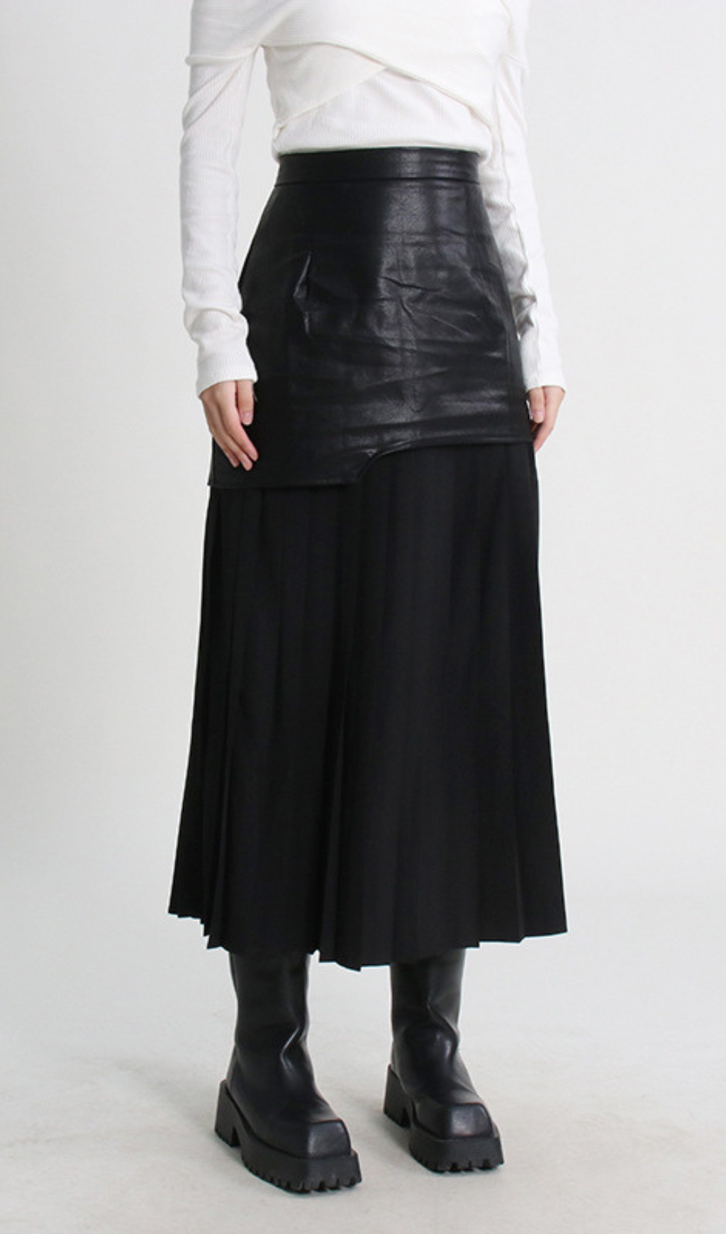 1768c6478c461bcc1b14b1da46b173af.jpg Fashionslee Women Evgeniy Black Leather Pleated Midi Skirt