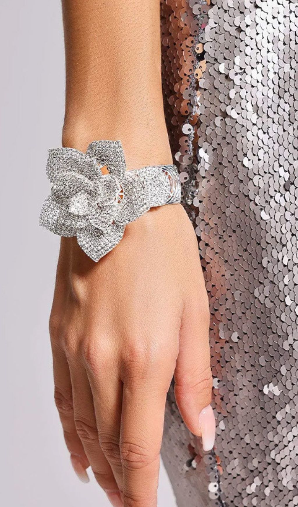 179a2b9de0f905160237416c326da755.jpg Fashionslee Women Kaira Diamante Flower Bracelet