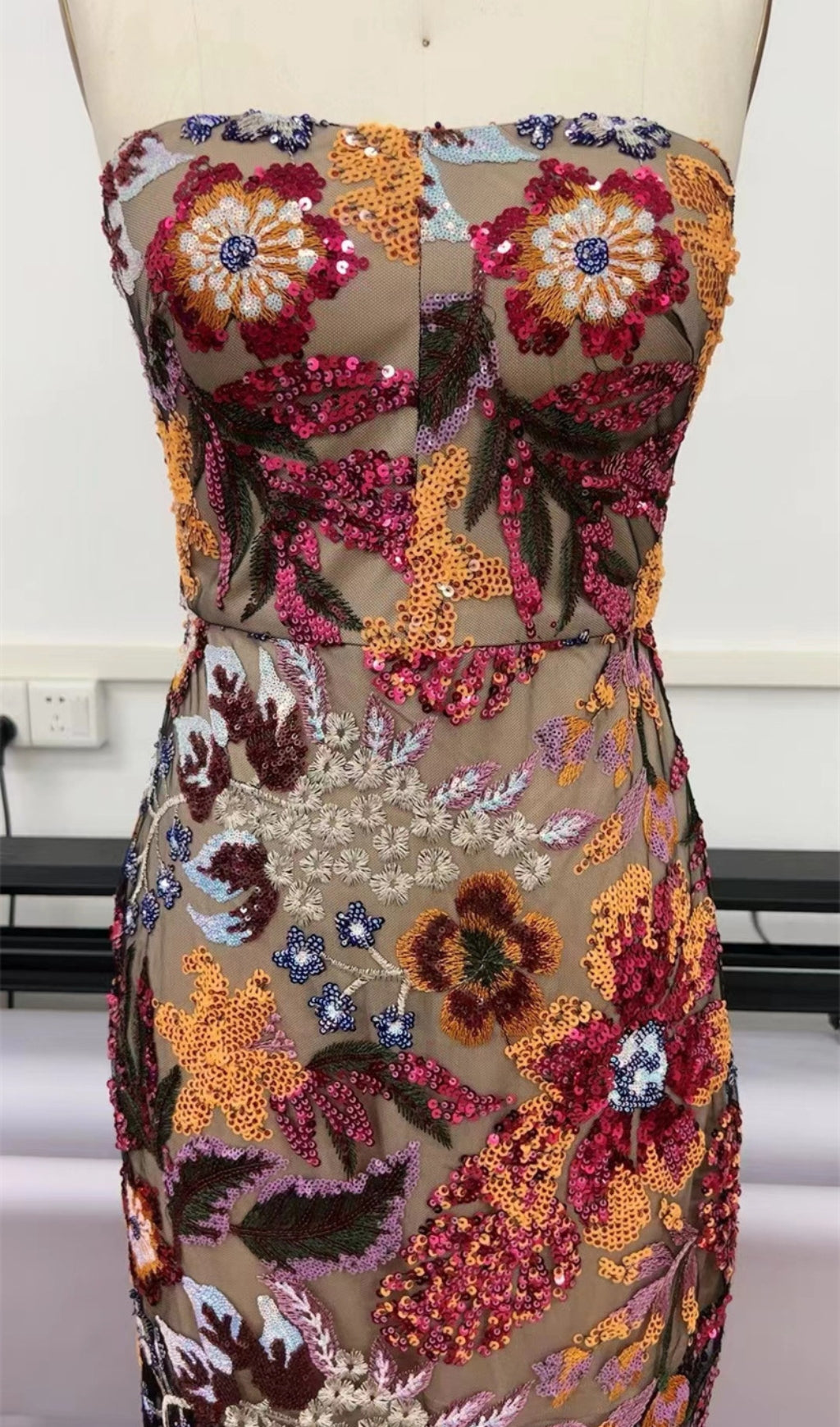 18a5f1a118be816e4cf965cf46b1be86.jpeg Fashionslee Women Aimee Floral Sequin Maxi Dress