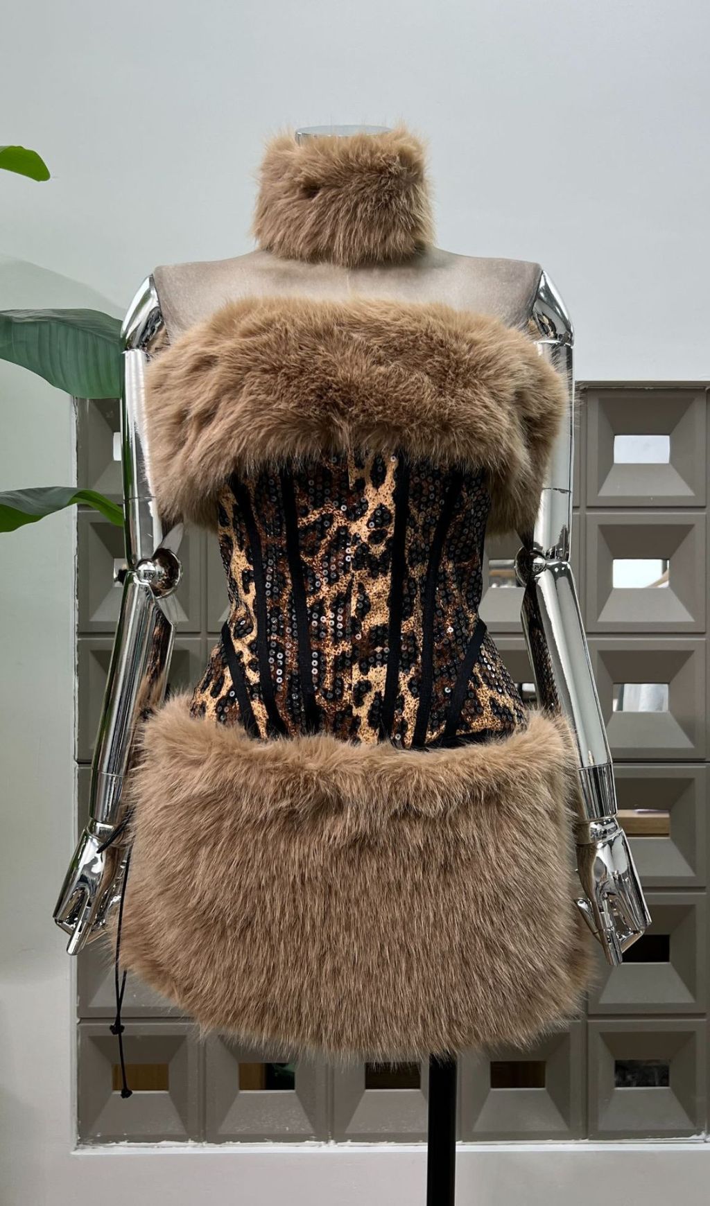 195e6c95249cf9e8591a84f6599bbc42.jpg Fashionslee Women Haruko Leopard Sequin Three-Piece Set