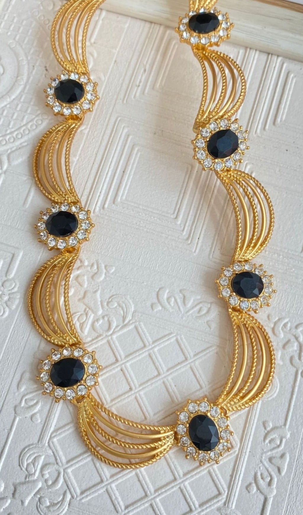 Fashionslee Women Curvy Crystal Necklace