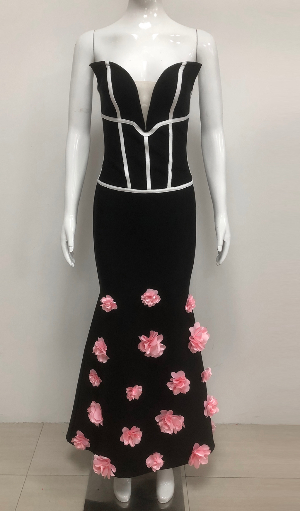 1a816954679120f03d7b2d1cae2957e8.jpg Fashionslee Women Eri Black Strapless Flower Maxi Dress