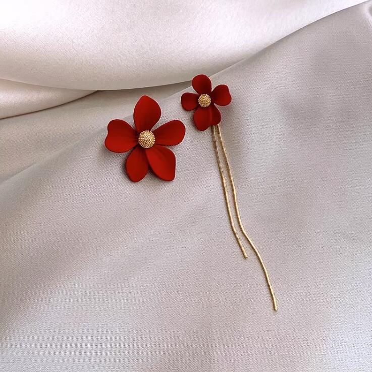 1dc7ee5ab8062ddaeb156dd95c4a4170.jpeg Fashionslee Women Asymmetrical Tassel Flower Earrings