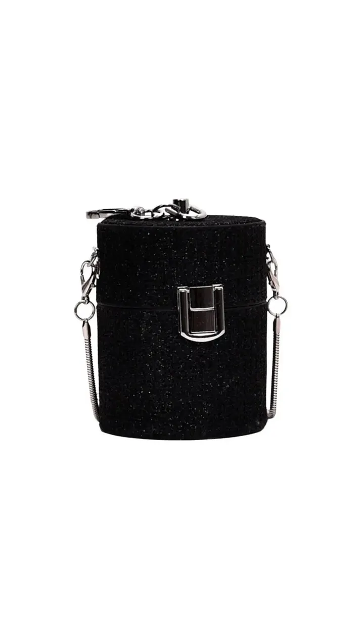 TRENDING BLACK BUCKET BAG MUST-HAVE