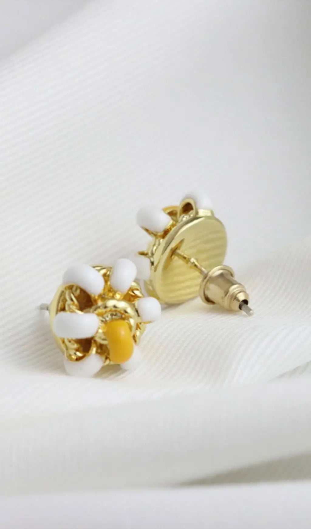 1f16369d33331737ab517547aae5860a.jpeg Fashionslee Women 18K Gold Enamel Flower Ear Studs - White