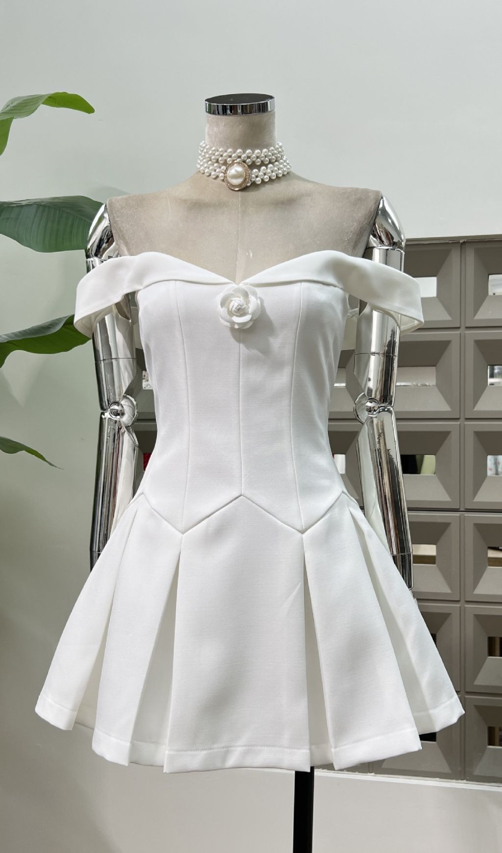 1f42b680567d050105f2961f3fad0952.jpg Fashionslee Women Gertie White Off-Shoulder Flower Mini Dress