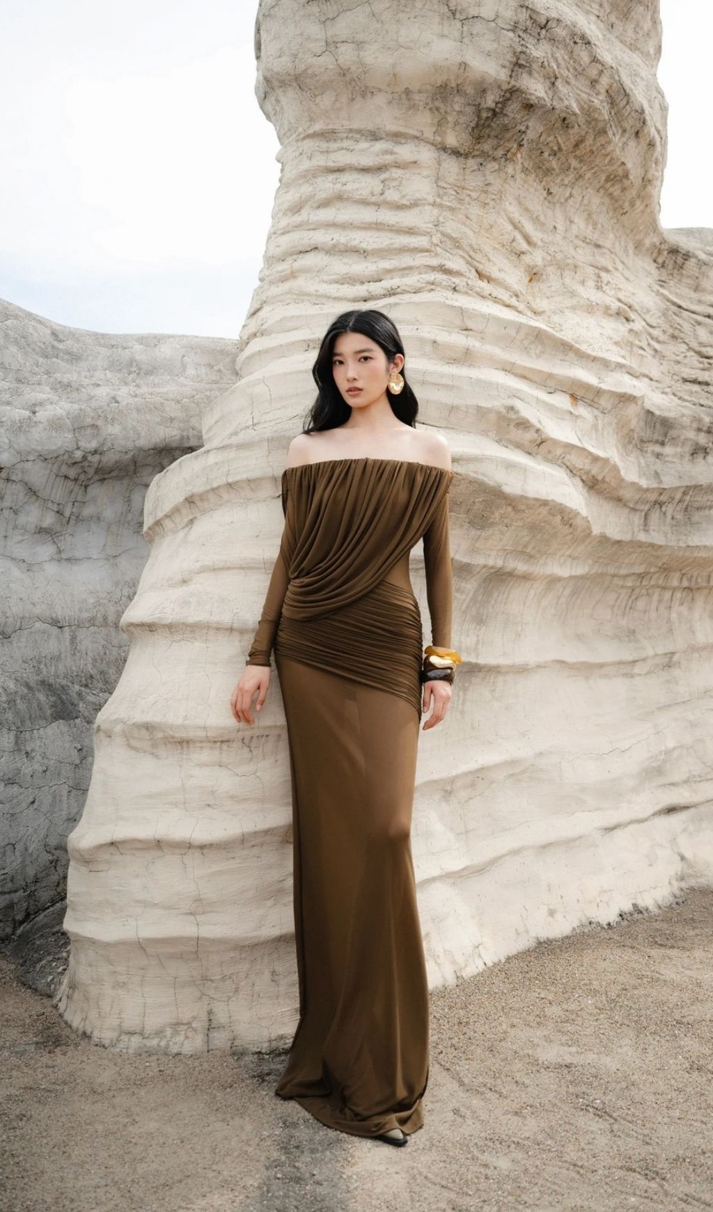 2119c38d796eb57f7a3b30fd114f7bd6.jpg Fashionslee Women Kalinda Brown Pleated Off-Shoulder Mesh Maxi Dress