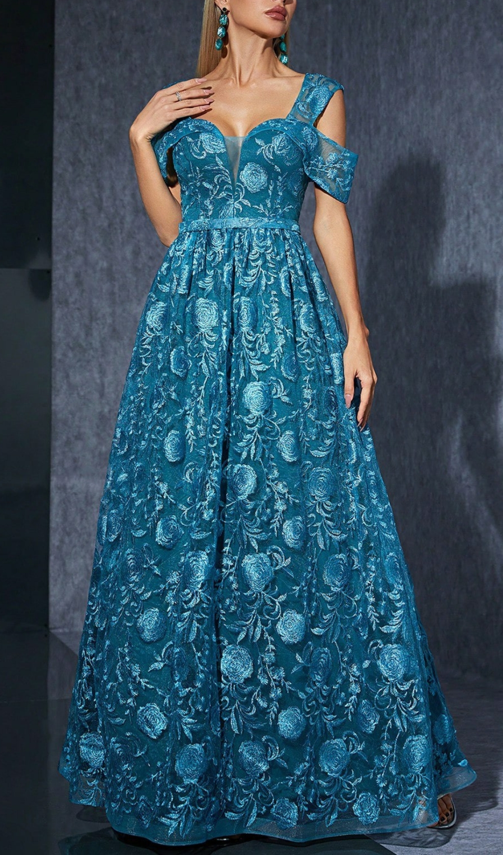 241c27d397cf235db11c2b943619c88a.jpg Fashionslee Women Dione Blue Flower Embroidery Maxi Dress