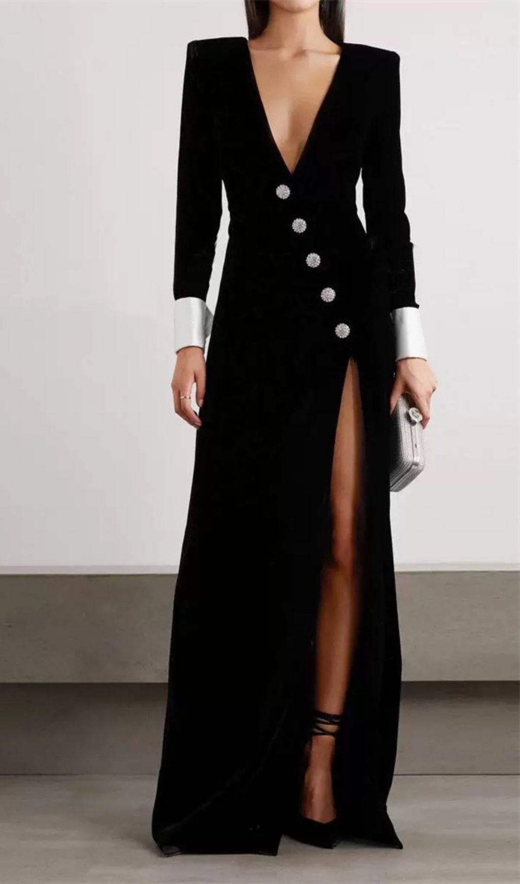 TRENDING BLACK V-NECK MAXI DRESS AESTHETIC - OWNCI TRENDING BLACK V-NECK MAXI DRESS AESTHETIC - OWNCI