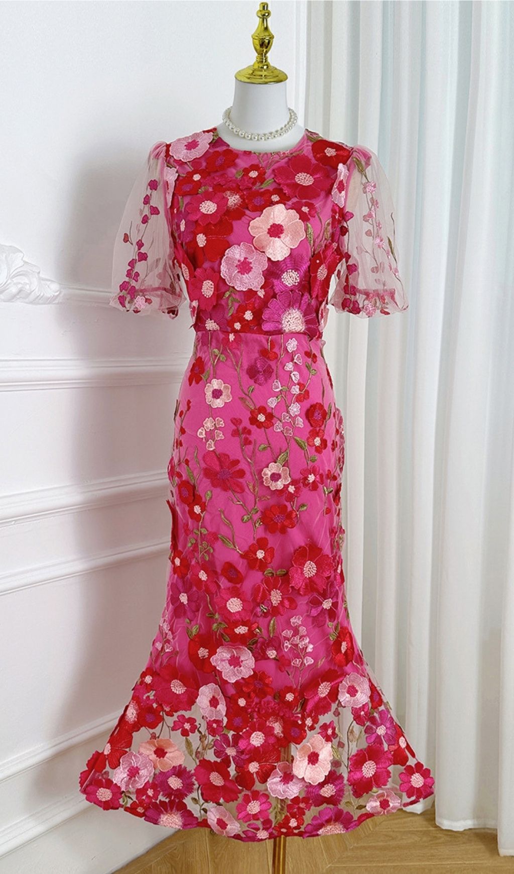 250a2320df9fcf3a1d05c0cdb10164b7.jpg Fashionslee Women Kura Puff Sleeve Flower Embroidery Midi Dress