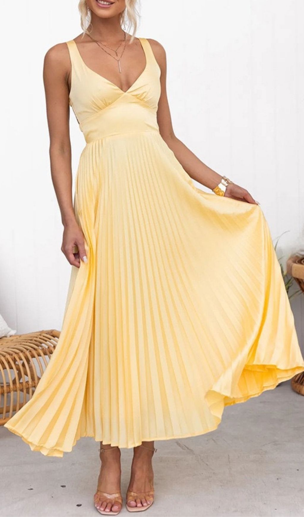 254df6b088016da3667d920156ed7b73.jpg Fashionslee Women Lahoma Strappy V-Neck Pleated Maxi Dress