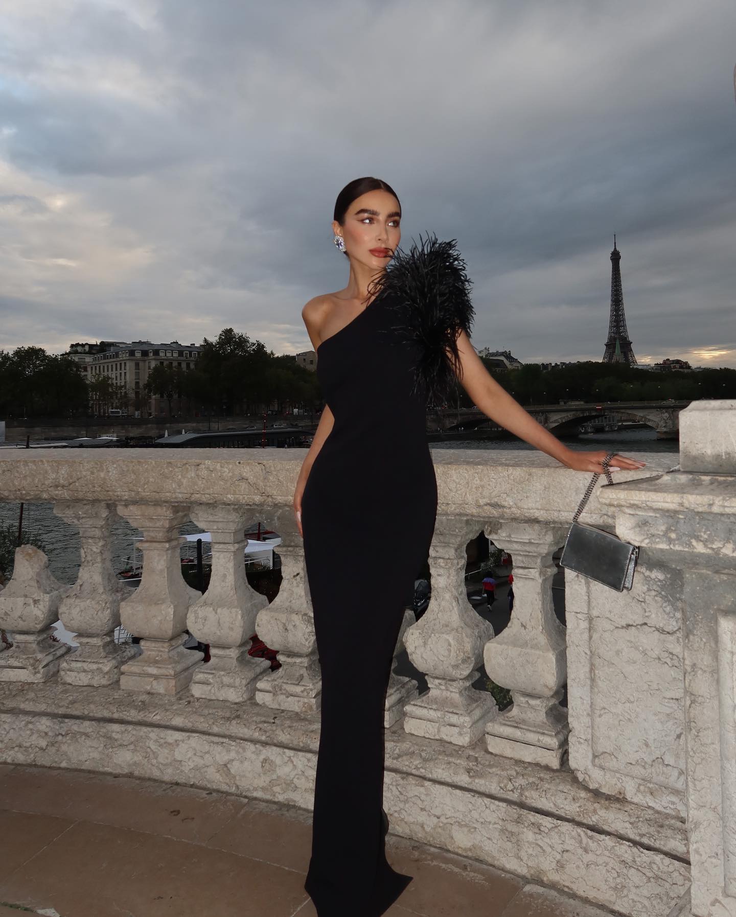 259e47ef4d0bba38c9dc0f55f4b4ad59.jpeg Fashionslee Women Black One-Shoulder Feather Maxi Dress