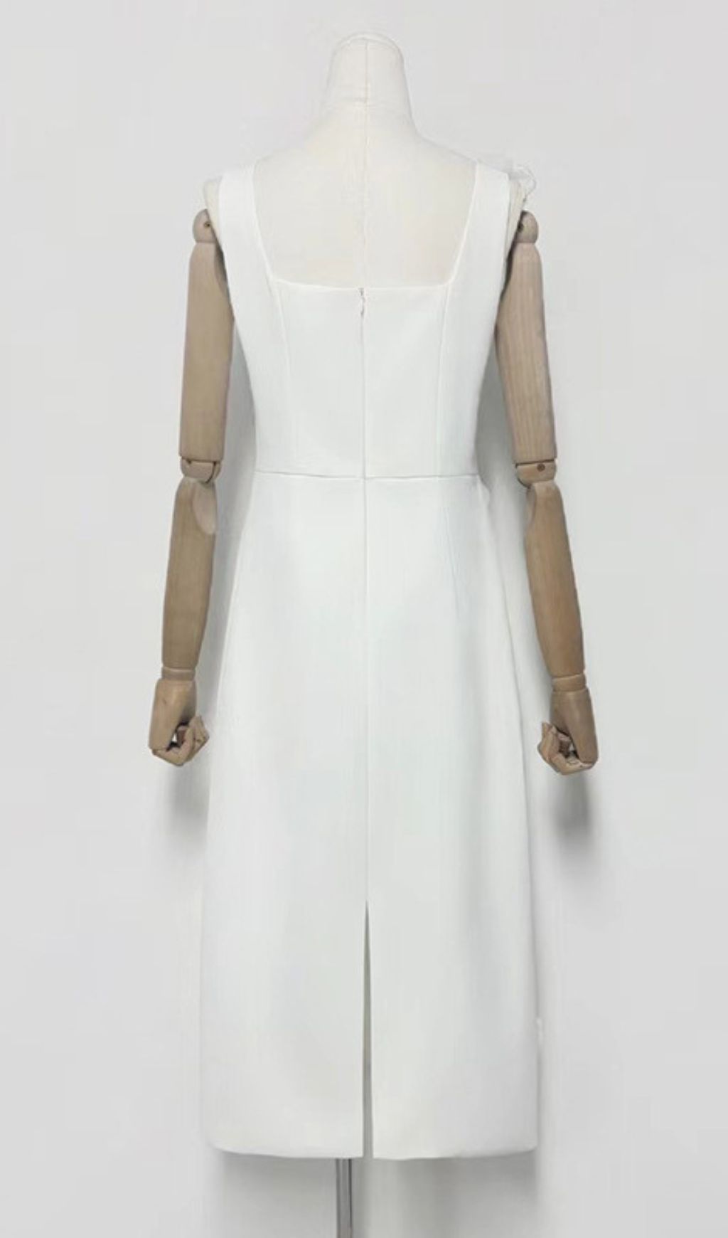260b38a9d46b35b7950569824e59aea4.jpg Fashionslee Women Harper White Flower Embellished Midi Dress
