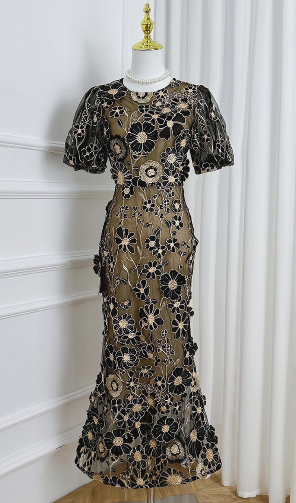 265a8d08f6f825b558bd483c400fcaff.jpg Fashionslee Women Kura Puff Sleeve Flower Embroidery Midi Dress