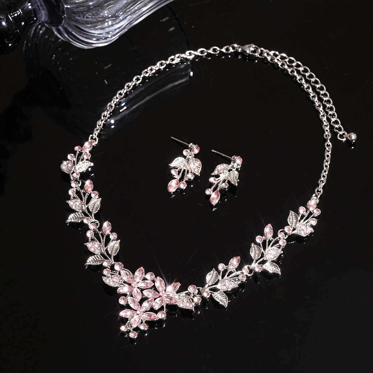 26807fa82014183b4c62510b6363fff6.jpg Fashionslee Women Juelz Flower Leaf Necklace & Earrings