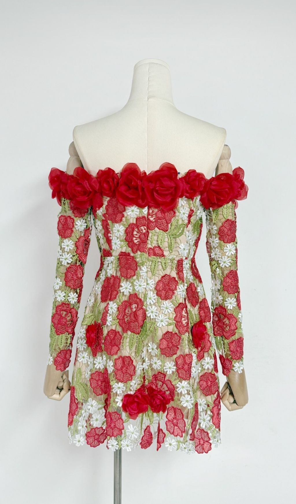 27a6c3be68ee67eb0b6ead613cf3c8f8.jpg Fashionslee Women Ellasyn Flower Long Sleeve Mini Dress