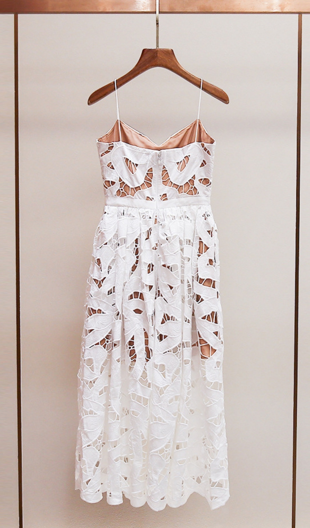 TRENDING WHITE EMBROIDERY MIDI DRESS - OWNCI TRENDING WHITE EMBROIDERY MIDI DRESS - OWNCI