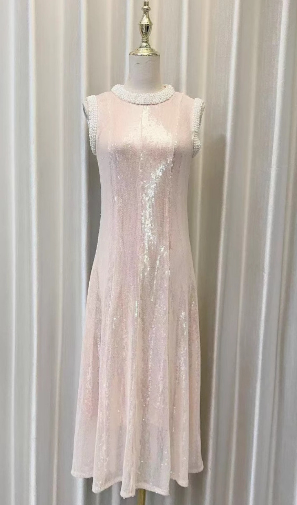 2d571f5c002dd2644118f5d9bf628642.jpg Fashionslee Women Chaniya Sequin Sleeveless Midi Dress