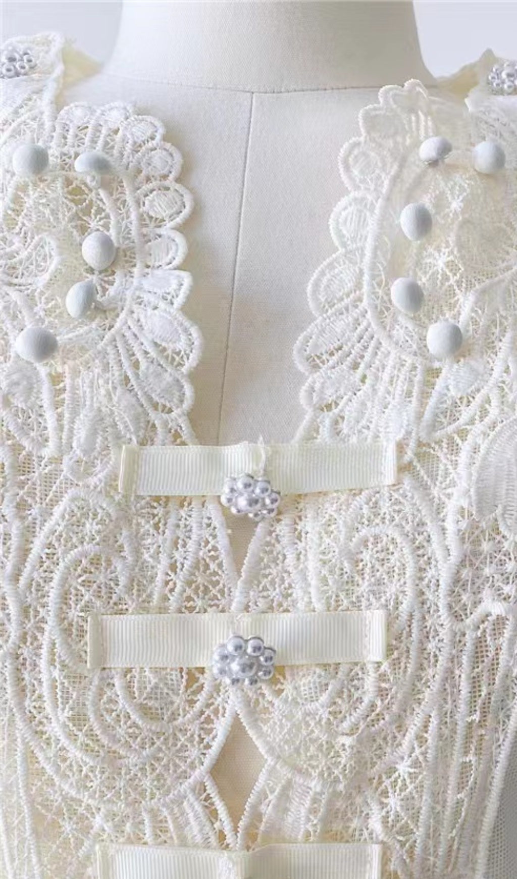 Fashionslee Women Lace Waist-Tightening Midi Dress In White