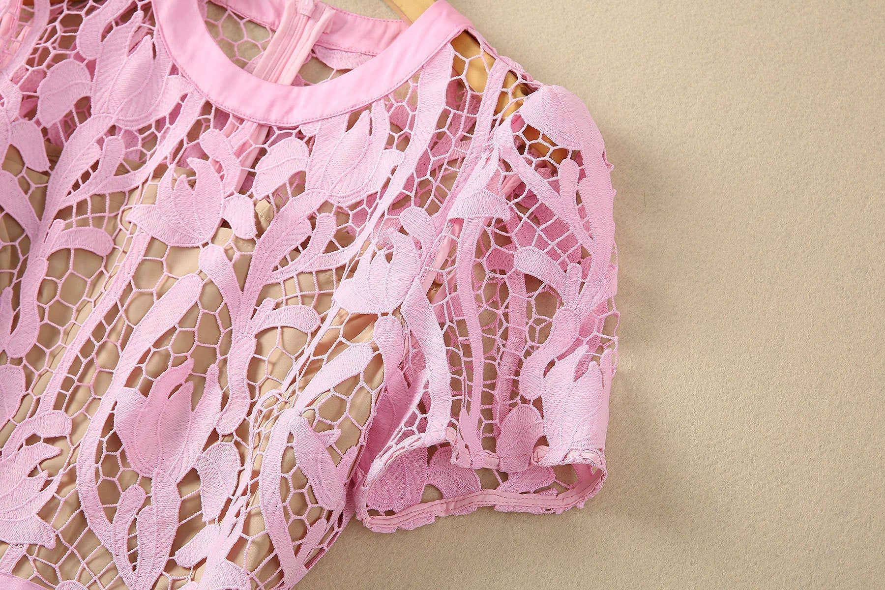 32bf33ac169502598f7c4cef8ed3f5ff.jpeg Fashionslee Women Allene Pink Lace Midi Dress