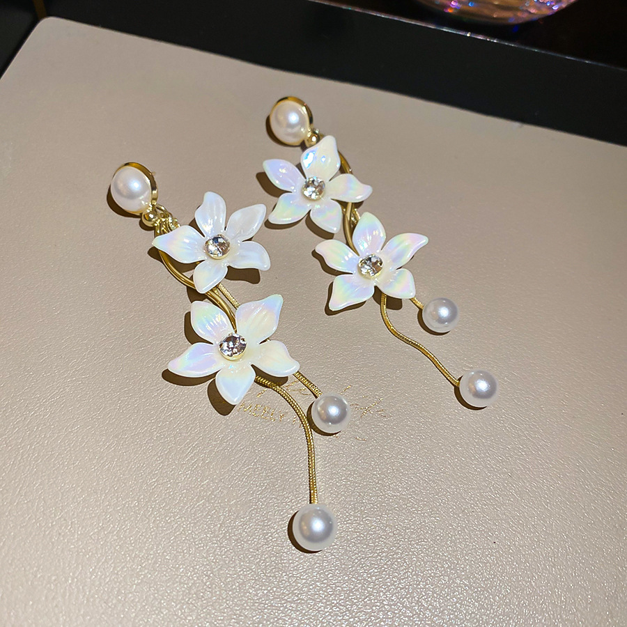 33cb0e19c490c4745207737d20fe42bd.jpg Fashionslee Women Giichi White Flower Earrings