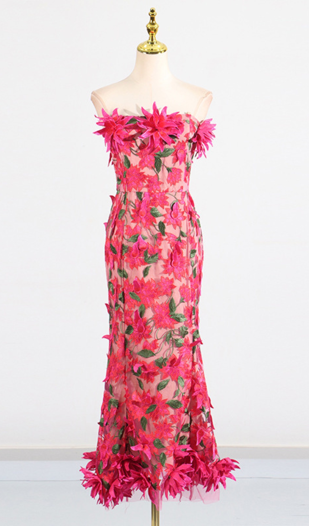 3416c80f3eca6334b06c2c2b23ef5709.jpg Fashionslee Women Derya Strapless Flower Midi Dress