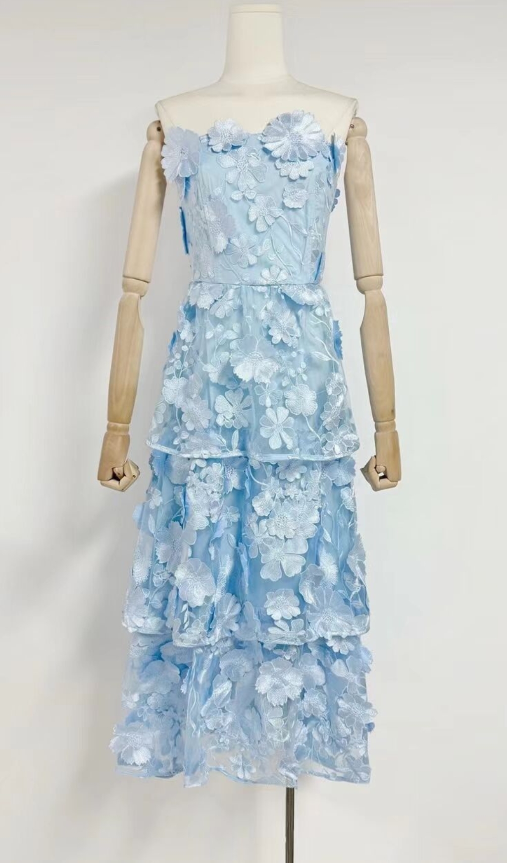 Fashionslee Women Chayan Strapless Flower Embroidery Midi Dress