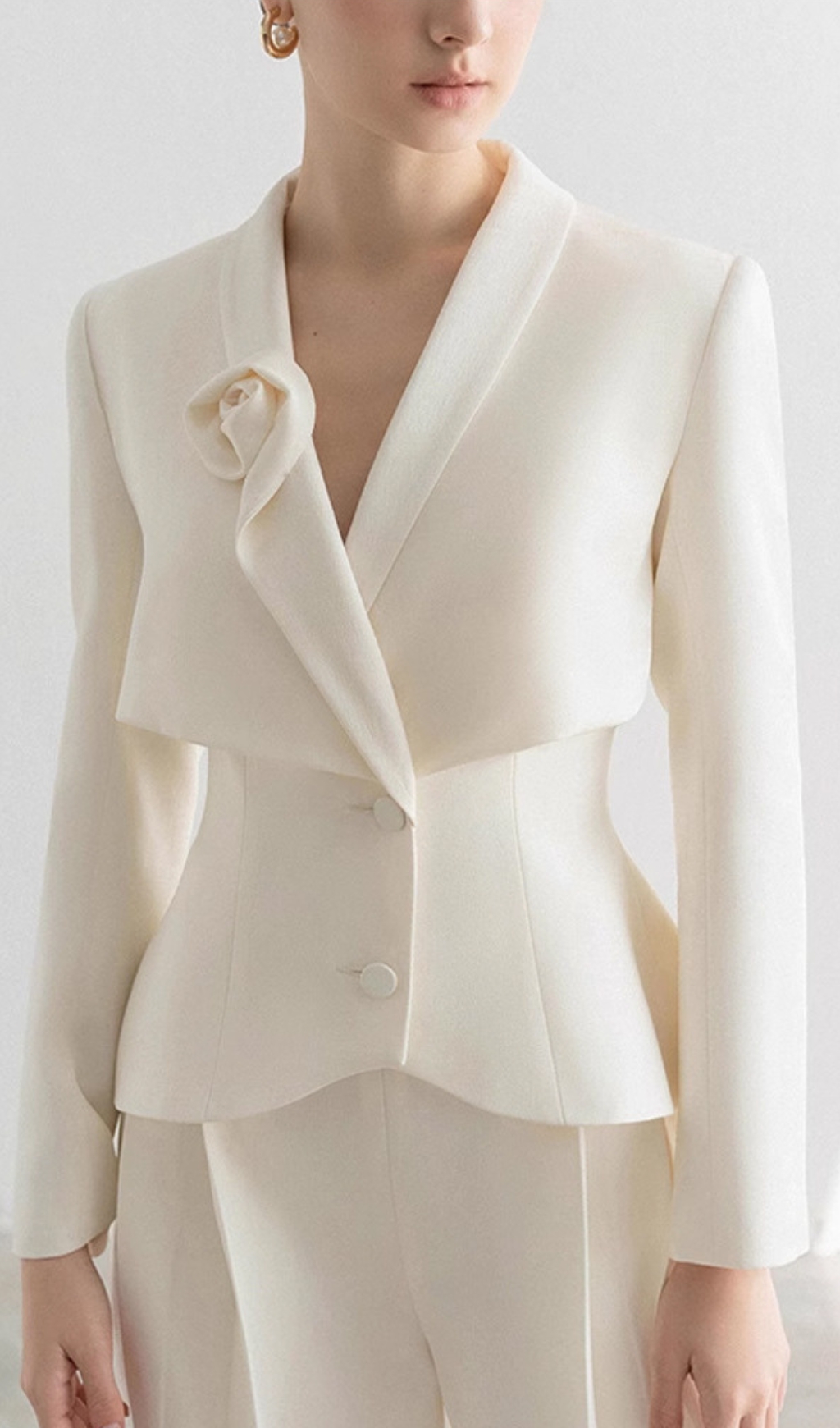 34b869ff1024120b56fe7af4f287a54d.jpg Fashionslee Women Caresse Flower Decor Blazer & Pants Set