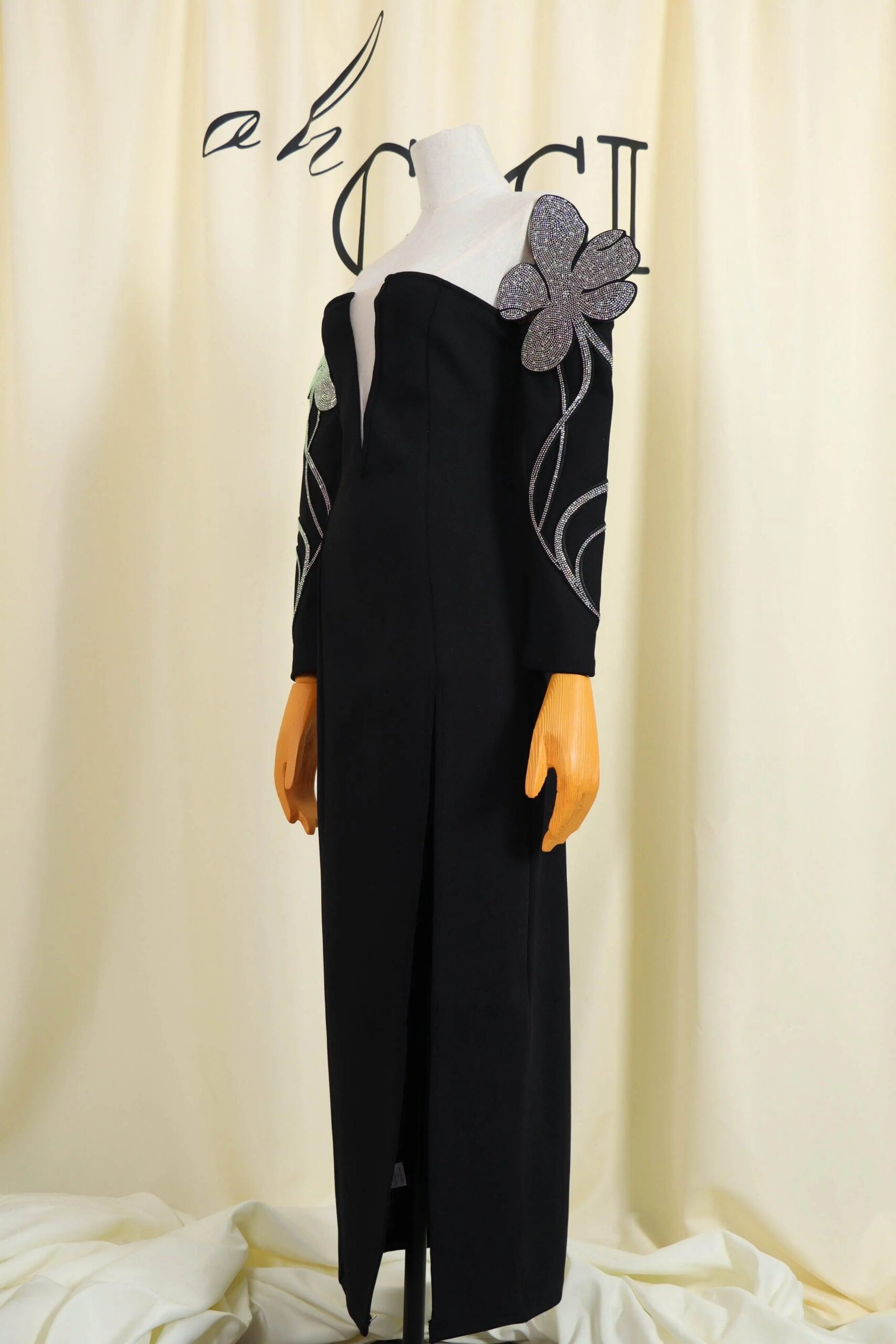352425eb17bb7e846b81e7ba63b88d50.jpeg Fashionslee Women Black Off Shoulder Maxi Bandage Dress