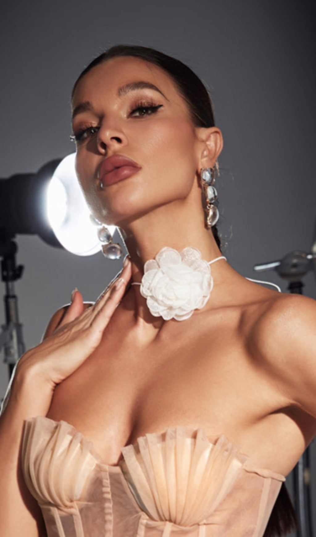 Fashionslee Women White Flower Mesh Choker