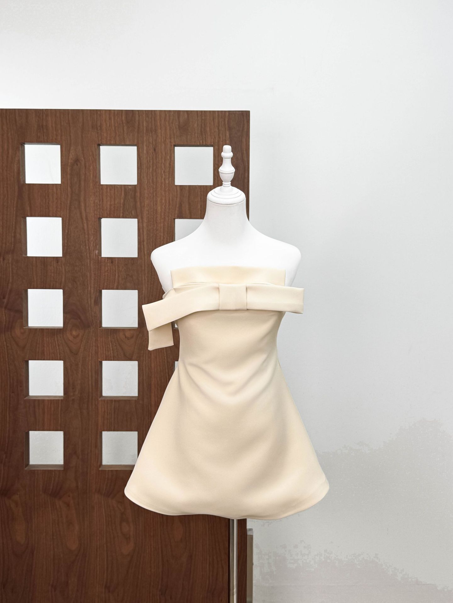 38a8b2e415cf6a52cc1825b8e62f2944.jpg Fashionslee Women Erelah Strapless Bowknot Mini Dress