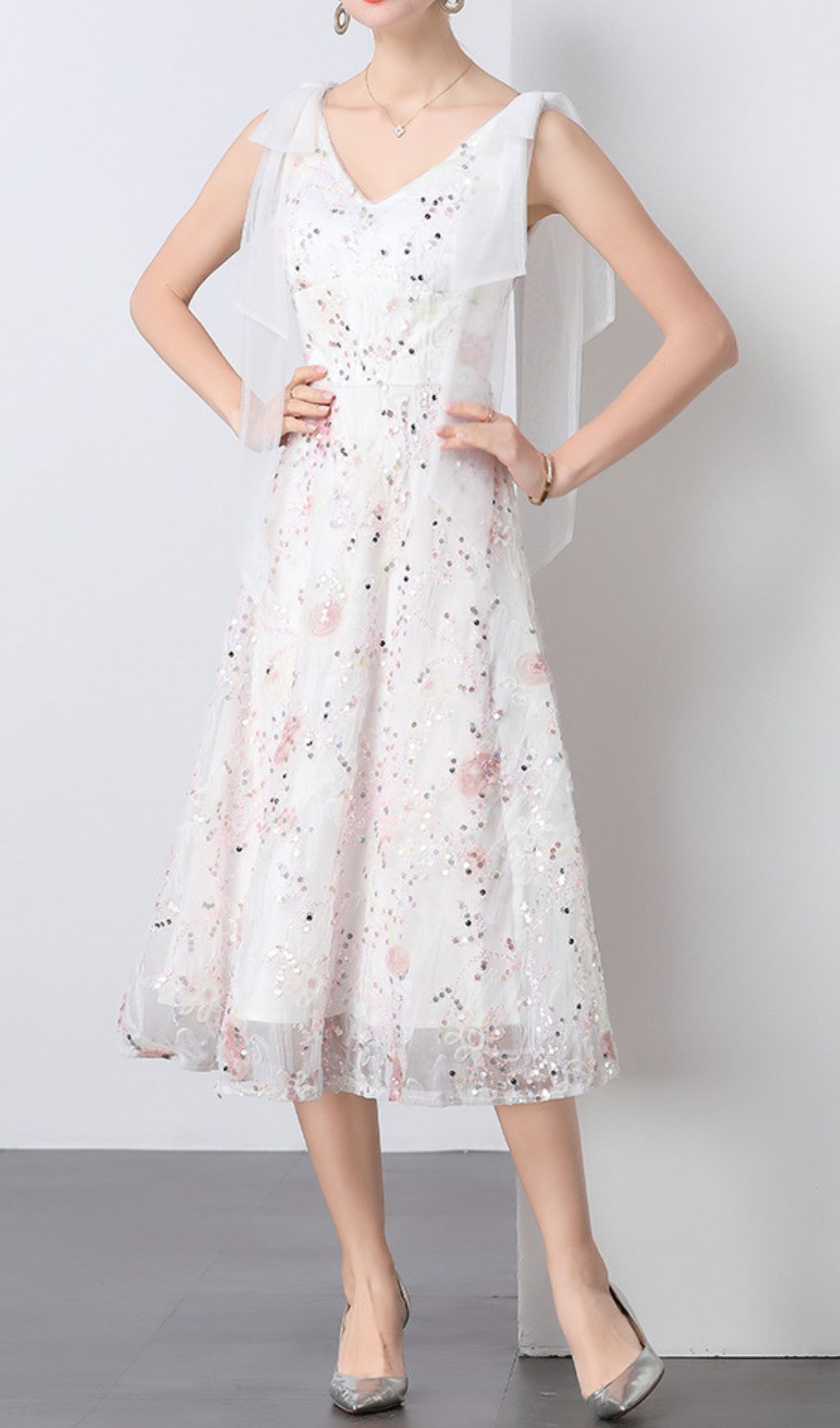 3c08e238606b80fff983151455ddf88c.jpg Fashionslee Women Felda V-Neck Flower Sequin Midi Dress