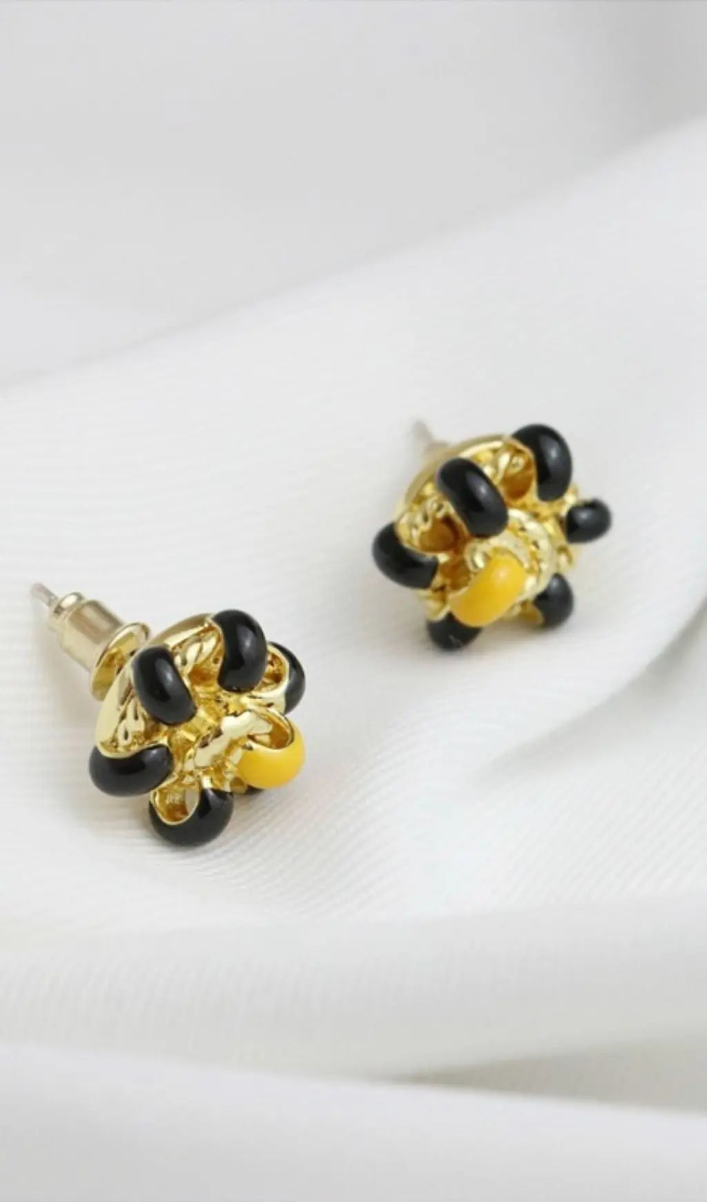 3c9ceb9b66351ccf78873e7f2d54bdd8.jpeg Fashionslee Women 18K Gold Enamel Flower Ear Studs - White