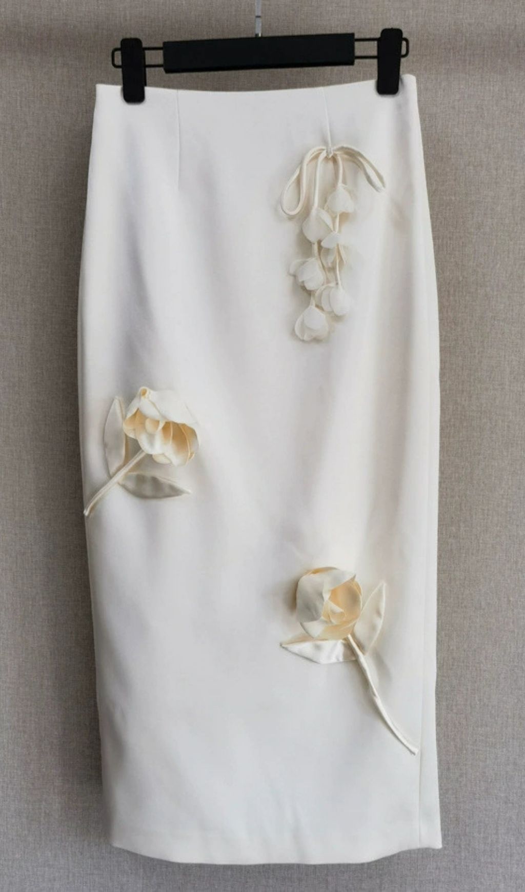CREAM 3D FLOWER SATIN MIDI MUST-HAVE - OWNCI CREAM 3D FLOWER SATIN MIDI MUST-HAVE - OWNCI