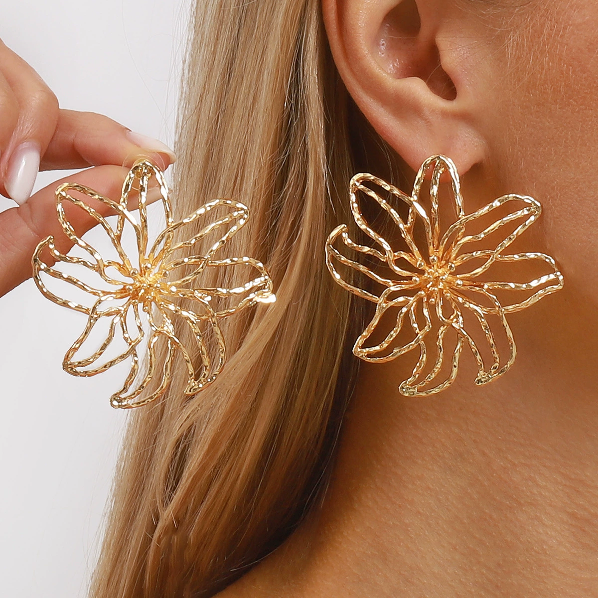 3e3b19db980eff44677ee69b091d212d.webp Fashionslee Women Juji Flower Earrings